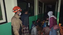 BNPB Evakuasi 300 Warga Usai Erupsi Semeru