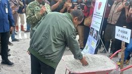 Menteri ESDM Cabut Wewenang Daerah Terbitkan Izin Pasir Kuarsa