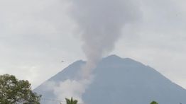 Gunung Semeru Catat 45 Gempa Erupsi dalam Enam Jam