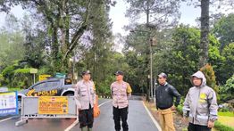 Polisi Tutup Jalur Batu–Mojokerto Via Cangar Akibat Longsor