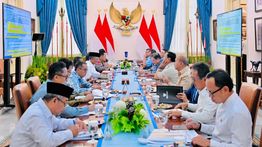 Seskab Teddy: Prabowo Instruksikan Semua Sektor Bergerak Cepat Tangani Bencana di Sumatera