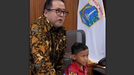 Rano Karno Temui Hafitar, Siswa SD Viral yang Naik Kereta Sendirian ke Sekolah