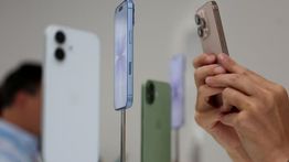 Apple Diprediksi Akhiri Dominasi 14 Tahun Samsung di Pasar Ponsel Global pada 2025