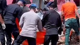 Kisah Sedih Anggota Brimob Polda Sumut, Evakuasi Jenazah Lansia Ternyata Ibu Sendiri