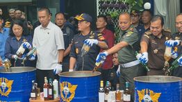 Bea Cukai Musnahkan 13,4 Juta Batang Rokok dan 19 Ribu Botol Miras Ilegal