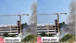 Rumah Warga di Pesing Kebakaran Hebat Siang Ini