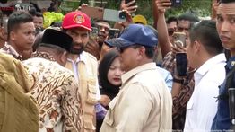 Prabowo Tinjau Tenda Pengungsian di Bireuen, Peluk dan Tenangkan Warga yang Menangis
