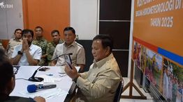 Prabowo Video Call 2 Bupati Terisolasi di Aceh, Janji Kunjungan ke Lokasi Bencana