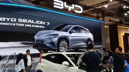 Mobil Terlaris November 2025: BYD Kokoh di Posisi Tiga, Toyota Tetap Raja Jalanan