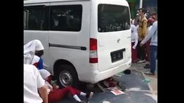 Mobil Tabrak dan Lindas Anak-anak SD di Kalibaru