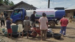 Dompet Dhuafa Distribusi Air Bersih, Penuhi Kebutuhan Sahdiamin dan Penyintas Lainnya