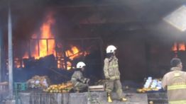 Pemprov DKI Salurkan Bantuan Bagi Korban Kebakaran Pasar Induk Kramat Jati