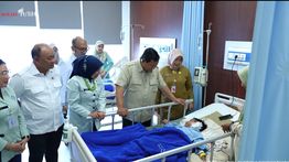 Ibu Siswa Korban Tabrakan Mobil SPPG Terharu Anaknya Dijenguk Prabowo