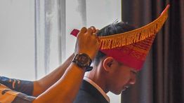 Robi Syianturi Lelang Singlet Peraih Emas SEA Games buat Bantu Korban Bencana di Sumatera