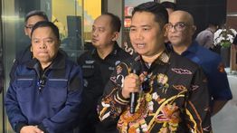 KPK Serahkan 2 Terduga Tersangka OTT Banten ke Kejaksaan Agung