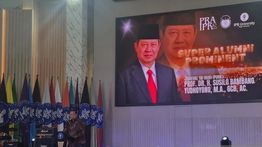 SBY Terima Penghargaan Top 100 Alumni Prominent IPB
