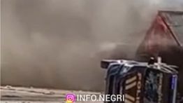 VIDEO: Polsek Muara Batang Gadis Dibakar Massa