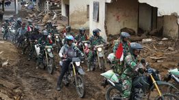 100 Babinsa Terobos Medan Ekstrem, Distribusikan 10 Ton Beras ke Wilayah Terpencil Bener Meriah