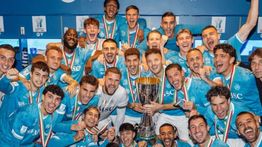 Napoli Juara Piala Super Italia Usai Gulung Bologna 2-0