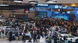 Refleksi Industri Otomotif Indonesia 2025: Era Mobil Listrik, Teknologi Cerdas, dan Insentif Pemerintah Jadi Penentu