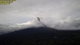 Gunung Semeru Erupsi Lagi, Kolom Letusan Capai 900 Meter di Atas Puncak