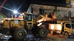 Pemerintah Bersihkan Jalanan Aceh Tamiang Siang-Malam