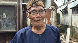 Dihuni 12 Orang, Rumah Pelawak Senior Diding 'Boneng' Roboh karena Lapuk