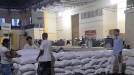 Pengungsi Sudah Pindah, BULOG Manfaatkan GOR Aceh Tamiang Jadi Gudang Beras