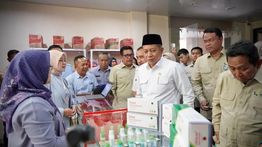Menkop Resmikan 10 Gerai Obat Percontohan Kopdes Merah Putih