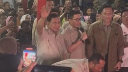 Sambut 2026, Presiden Prabowo Bernyanyi Bersama Pengungsi di Tapanuli Selatan