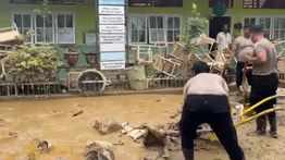 Polisi Bersihkan Sekolah di Aceh TamiangSiap Dipakai Hari Ini