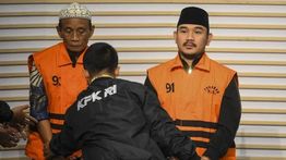 Ngeri! Saksi Kasus Korupsi Bupati Bekasi Ade Kuswara Diduga Diintimidasi, Rumahnya Dibakar