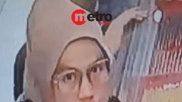 VIDEO Tampang Wanita 'Nyolong' Perhiasan di Toko Emas