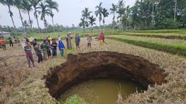 Sinkhole Misterius Muncul di Sumatera Barat, Badan Geologi Buka Suara 