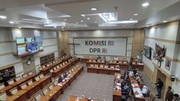 DPR Gelar Rapat dan Undang 2 Pakar Bahas Reformasi Polri