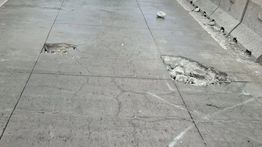 Jalan Layang Pesing Berlubang, Sejumlah Mobil Pecah Ban di Daan Mogot