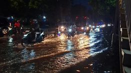 Banjir di Daan Mogot Jakarta Barat Sebabkan Kemacetan Panjang