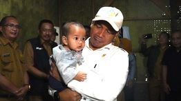 Menteri Wihaji Kunjungi Tiga Keluarga Berisiko Stunting dan Amati Pelaksanaan GENTING di Sukabumi