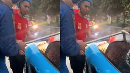 VIDEO: Kunci Tertinggal, Damkar Bongkar Kaca Mobil Porsche Rp 3 Miliar Sampai Pecah