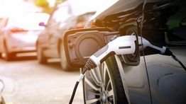 Penjualan BEV Meroket 150 Kali Lipat, Mobil BBM Terus Merosot