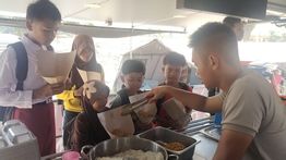 Dapur Umum Polri Terus Beri Makan Pengungsi Korban Bencana Sumatra