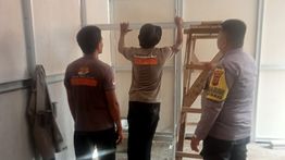 Brimob Terus Percepat Pembangunan Huntara Puluik Sumbar