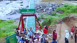 Rampung dalam Dua Minggu, Kolaborasi TNI - Warga Sindupaten Selesaikan Jembatan Gantung Garuda