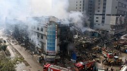 Kebakaran Besar Landa Mal di Pakistan, 21 Orang Tewas