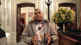 Mahasiswa Asal Papua Gembira Bertemu Prabowo di London, Berikan Karya Buku Terbarunya