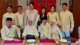 El Rumi dan Syifa Hadju Gelar Acara Lamaran, Keluarga Kompak Pakai Seragam Kuning