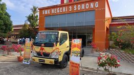 KTB Donasikan Mitsubishi Fuso Colt Diesel Dukung Pendidikan Vokasi di SMK Negeri 3 Sorong