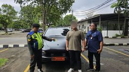 Kemhan Buka Suara soal Mobil Porsche Cayenne Pakai Plat Dinas