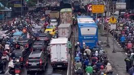 Banjir Rendam Jalan Daan Mogot, Kemacetan Parah Mengular hingga 5,5 Kilometer