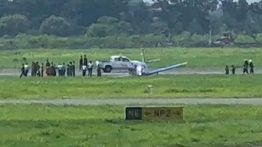 Pesawat Latih TNI AL G36 Bonanza Kecelakaan di Runway 28 Bandara Juanda Surabaya